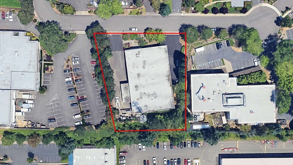 More Photos Of 6900 SW Sandburg St, Tigard Warehouse For Lease