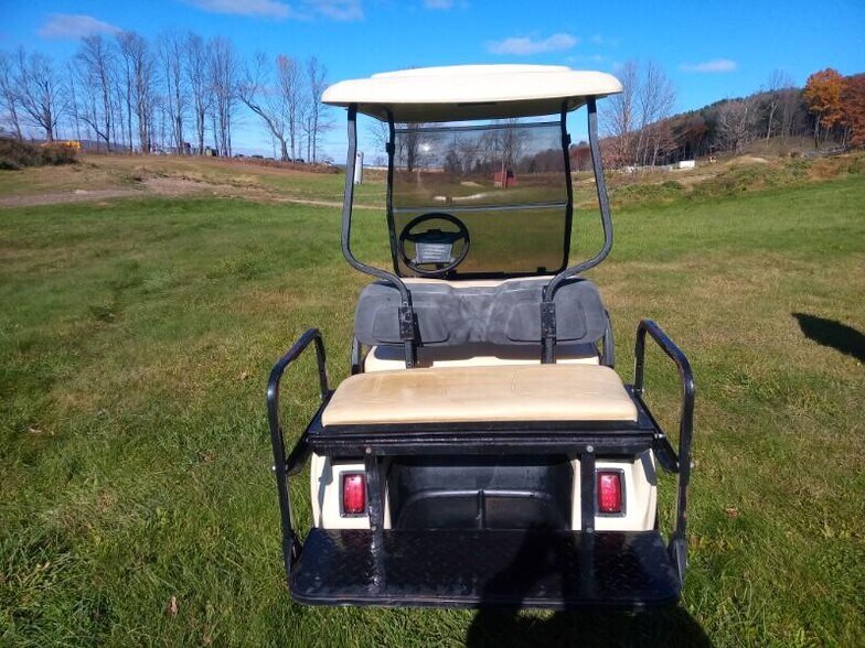 More Photos Of 224 Michael Ln, New Berlin Racetrack For Sale