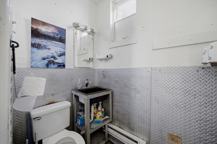 More Photos Of 2919 E 42nd Ave, Denver Warehouse For Lease