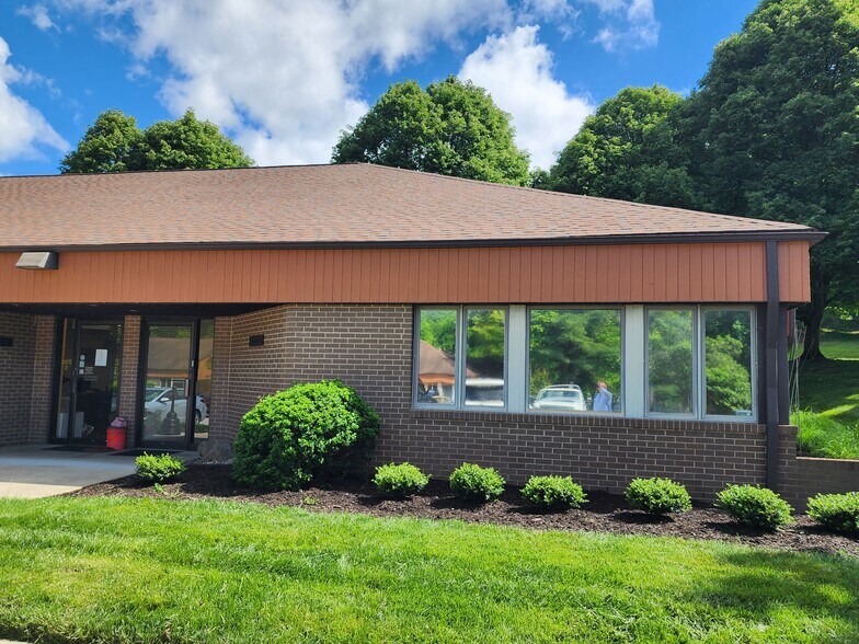 More Photos Of 5405 Twin Knolls Rd, Columbia Medical For Lease