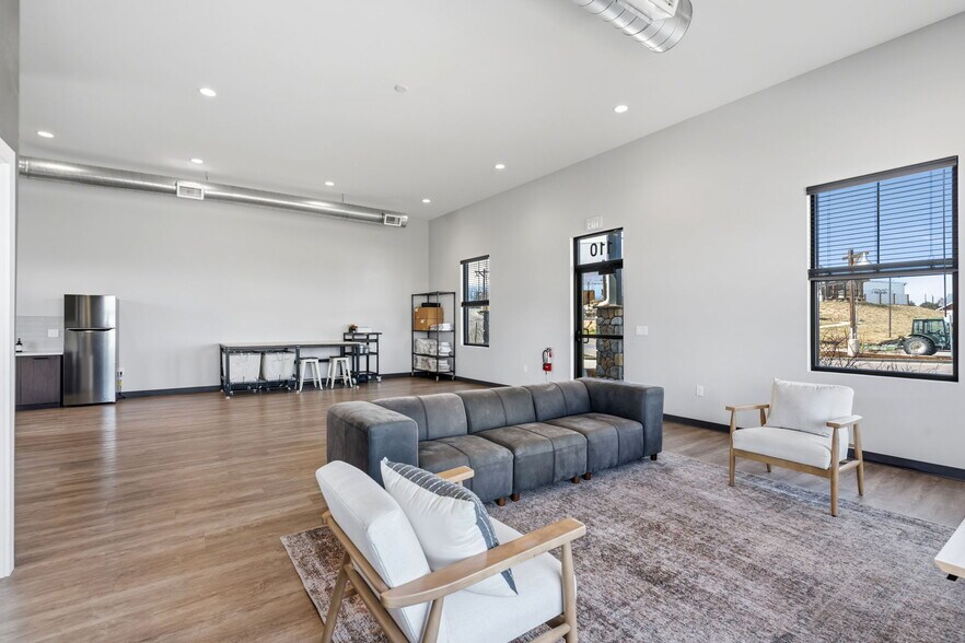 More Photos Of 1918 Jessup Dr, Fort Collins Flex For Lease