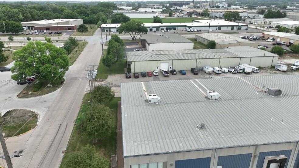More Photos Of 2111 E 17th St, Des Moines Warehouse For Sale