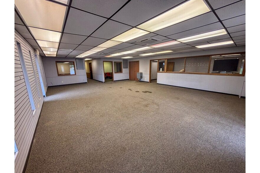 More Photos Of SE 241 SE 10 Ave, Great Bend Warehouse For Sale