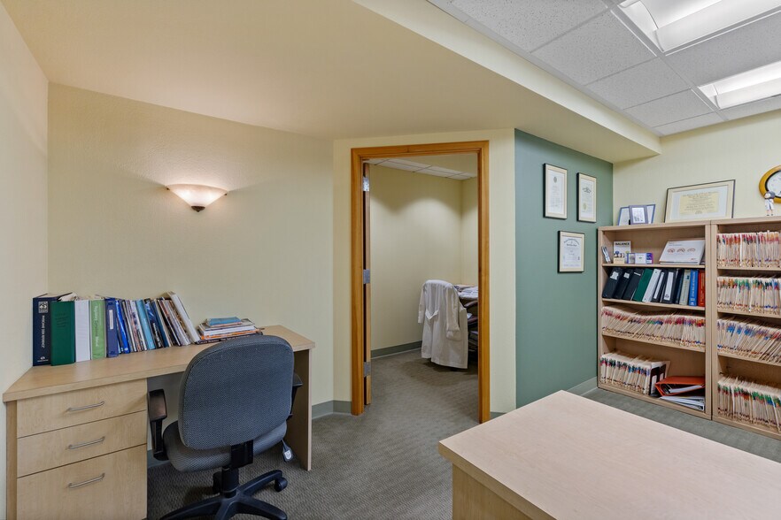 More Photos Of 7820-7822 27th St W, University Place Medical For Lease