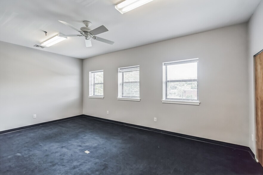 More Photos Of 600 Deer Rd, Cherry Hill Light Distribution For Sale