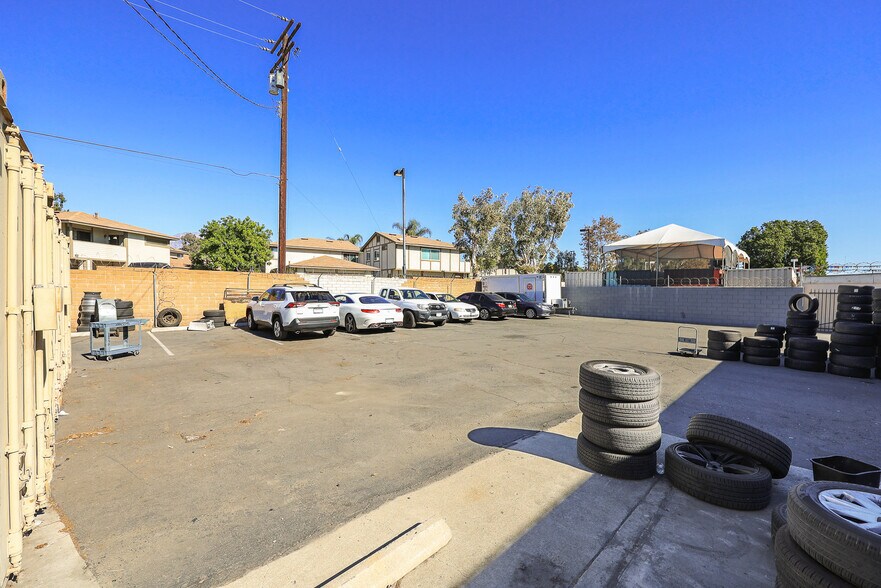 More Photos Of 960 W Holt Blvd, Ontario Freestanding For Lease