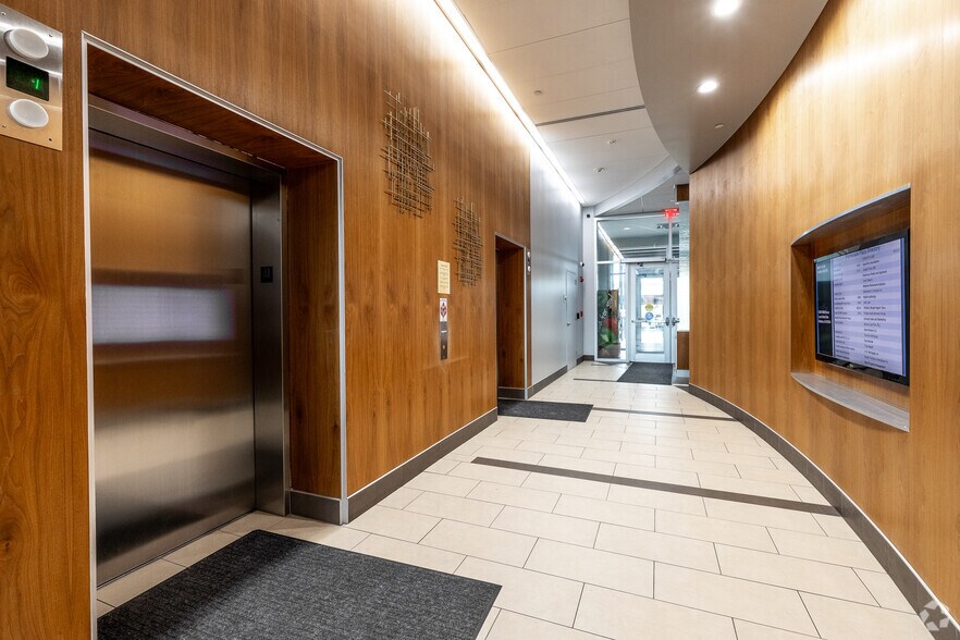 More Photos Of 5550 Wild Rose Ln, West Des Moines Coworking Space