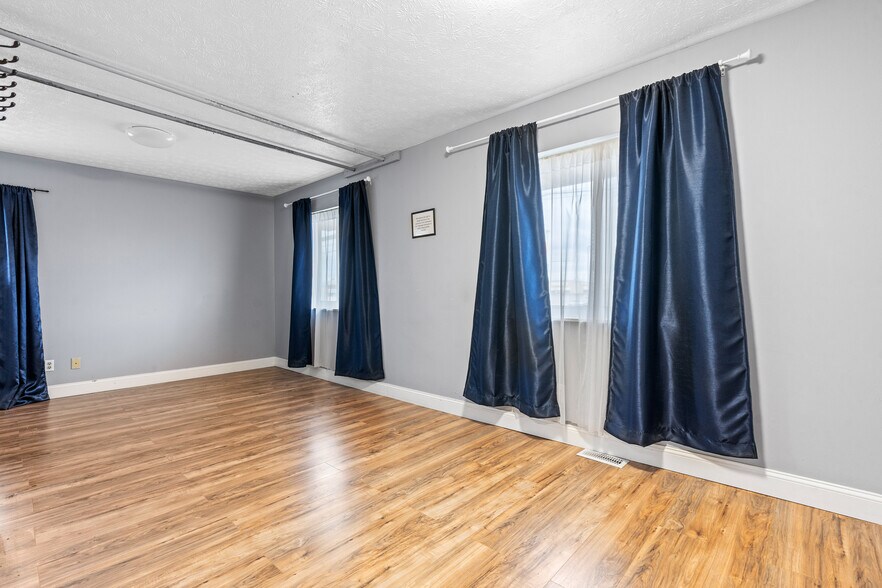 More Photos Of 2179 Miamisburg Centerville Rd, Dayton Office For Sale