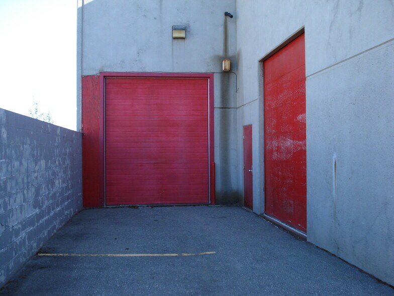 More Photos Of 3700 Woodland Dr, Anchorage Flex For Sale