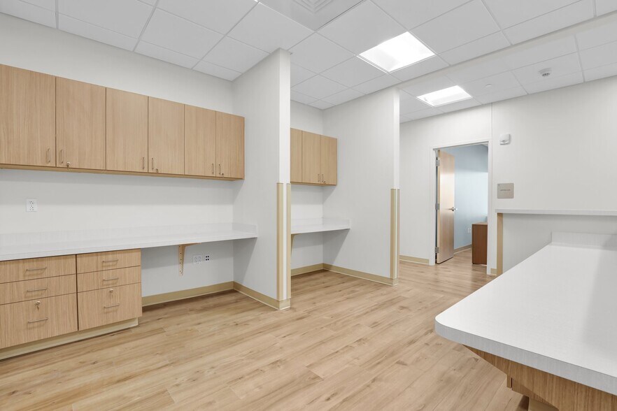 More Photos Of Memorial Health Medical Campus, Metts Dr, Savannah Medical For Lease