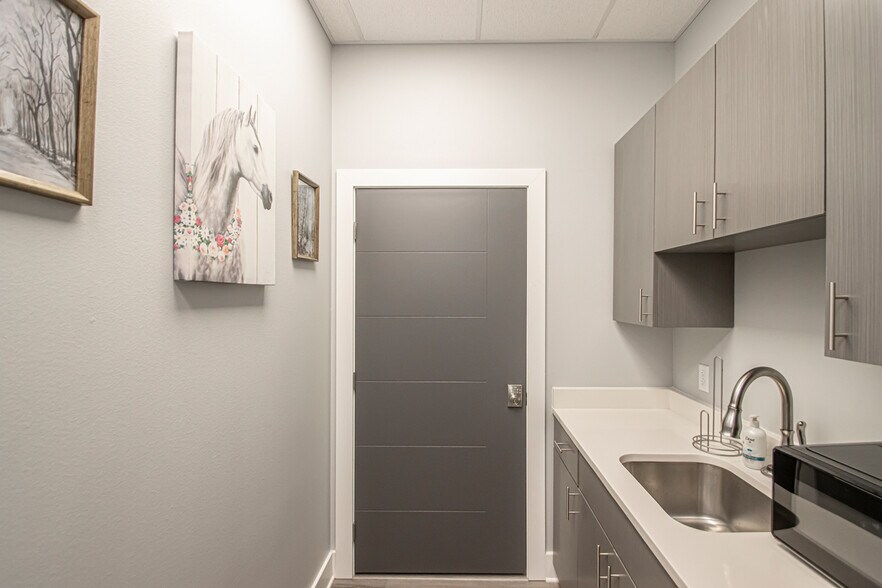 More Photos Of 5206 Highway 5 N, Bryant Office For Sale