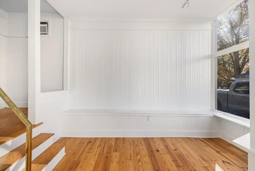 More Photos Of 138 Spring St, Newport General Retail For Sale