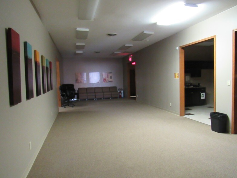 More Photos Of 2509 W 2nd St, Marion Office For Lease