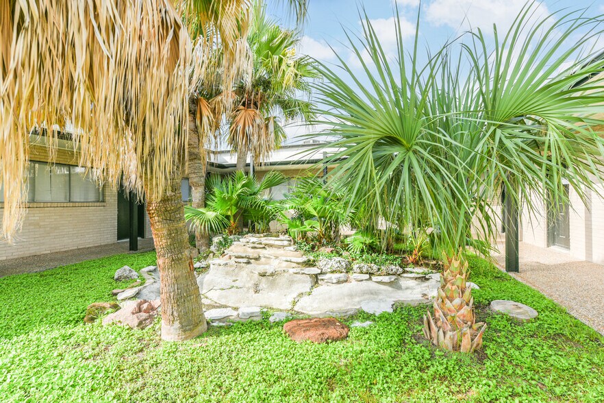 More Photos Of 1022-1024 Pasadena Blvd, Pasadena Medical For Sale