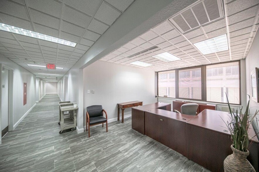 More Photos Of 125 W Missouri Ave, Midland Office For Lease