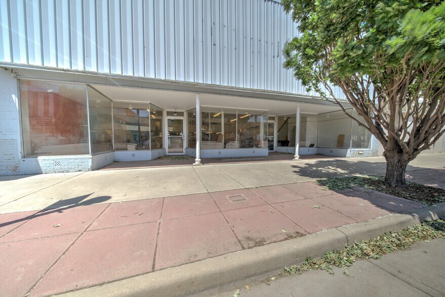 More Photos Of 321 Main St, Fort Morgan Storefront For Sale