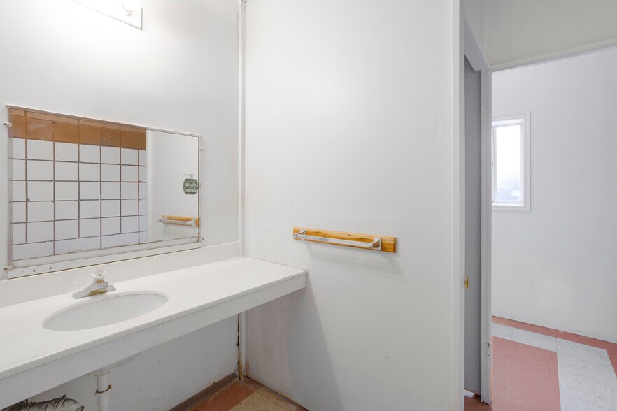 More Photos Of 140 Central St, Colorado City Office For Sale