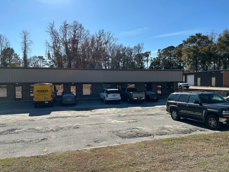 More Photos Of 2213 Rowland Ave, Thunderbolt Office For Lease