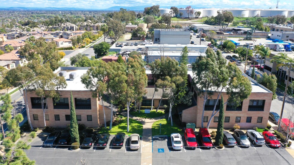 More Photos Of 1982-1984 Obispo Ave, Signal Hill Office For Lease