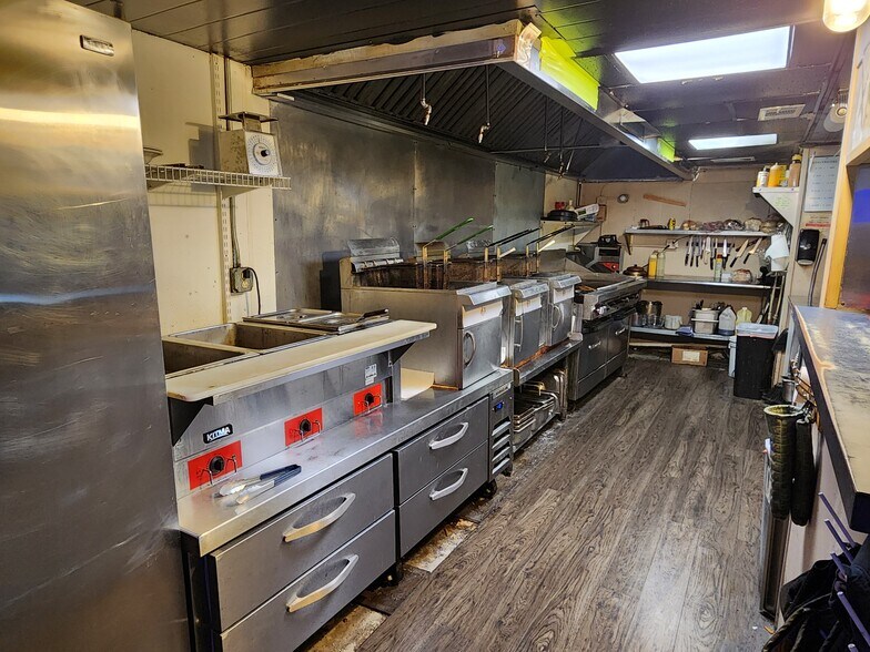 More Photos Of 604 W 7th St, Atlantic Storefront For Sale