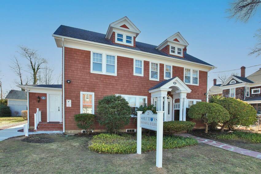 More Photos Of 21 E 2nd St, Riverhead Medical For Sale