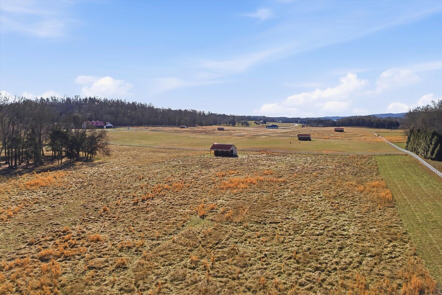 More Photos Of 1522 New Hope Rd, Rockwood Specialty For Sale