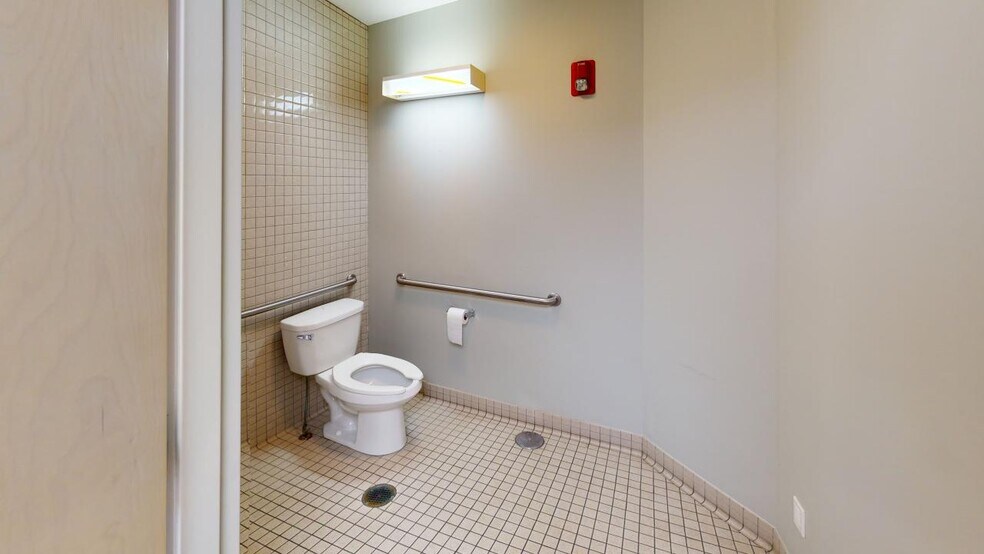 More Photos Of 725 W Fabyan Pky, Batavia Medical For Lease