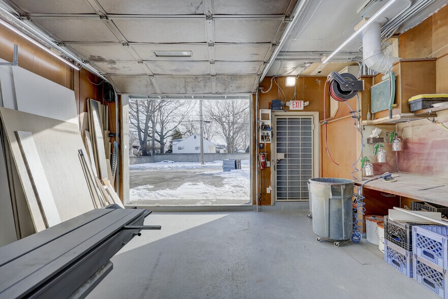 More Photos Of 24354 John R Rd, Hazel Park Flex For Lease