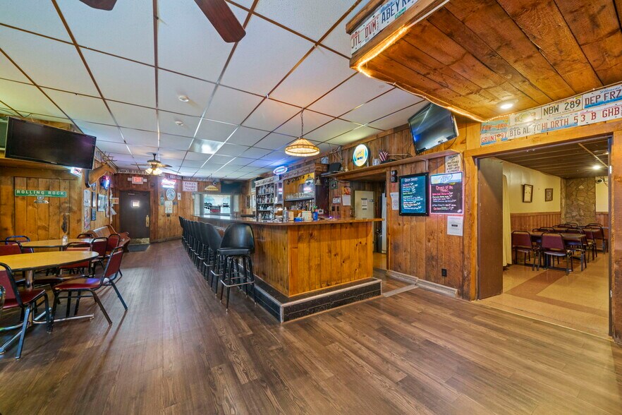 More Photos Of 208 N Walnut St, Stillman Valley General Retail For Sale