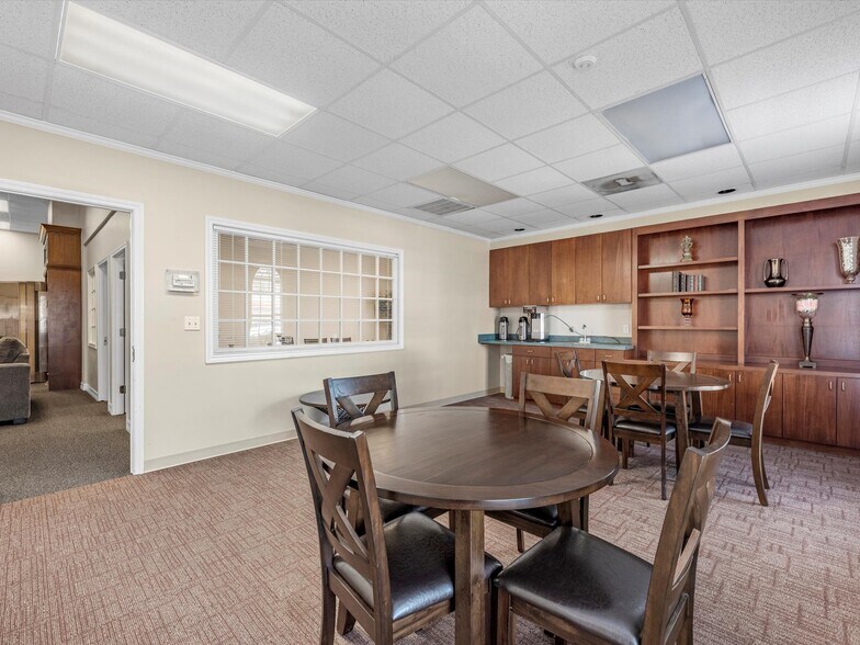 More Photos Of 910 Fairmont Pky, Pasadena Storefront Retail Office For Sale