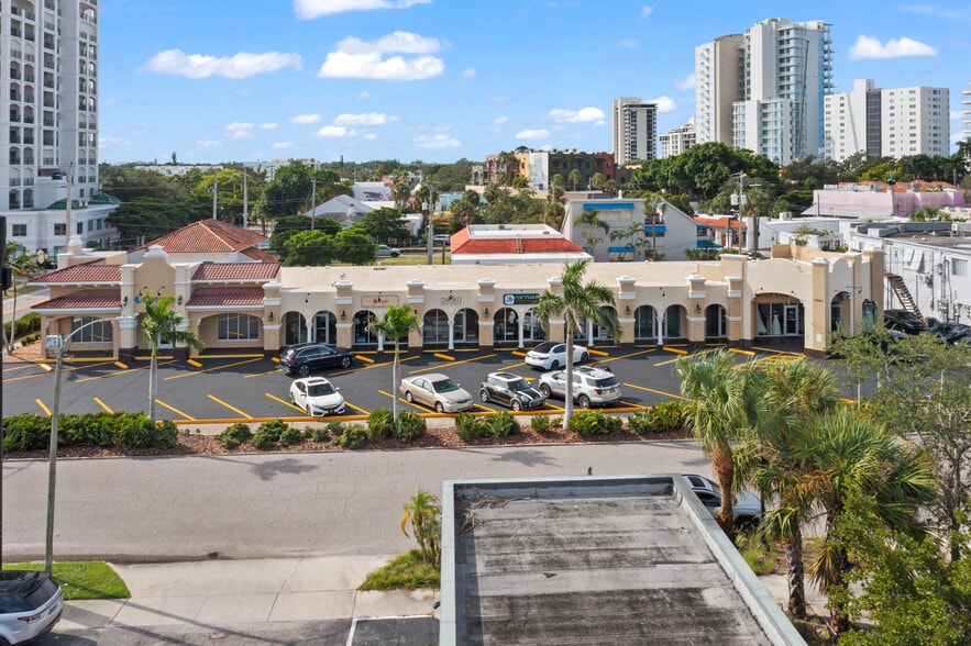 More Photos Of 1530 Dolphin St, Sarasota Storefront For Sale