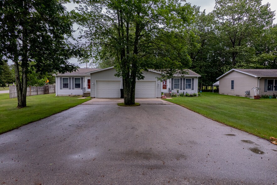 More Photos Of 1 Cambridge Dr, Gladstone Multifamily For Sale