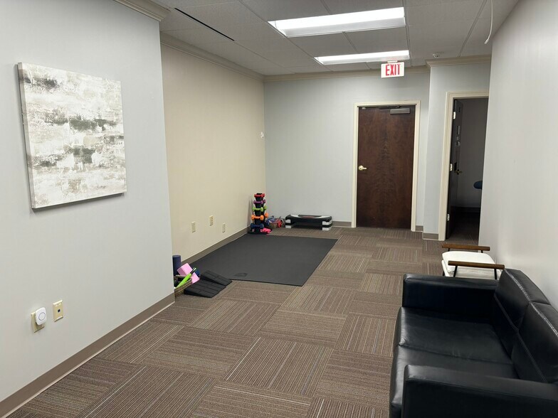 More Photos Of 5121 Maryland Way, Brentwood Coworking Space