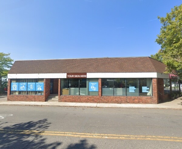 More Photos Of 2 Main St, Sag Harbor Storefront For Lease