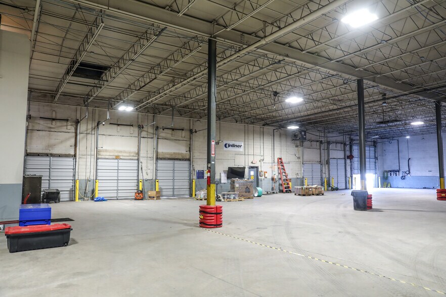 More Photos Of 1585 Roadhaven Dr, Stone Mountain Warehouse For Lease