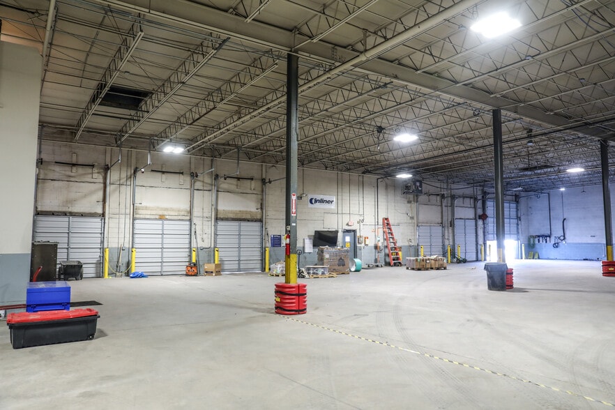 More Photos Of 1585 Roadhaven Dr, Stone Mountain Warehouse For Lease