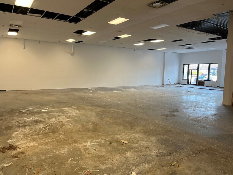 More Photos Of 1314-1360 Boul du Curé-Labelle, Blainville Storefront For Lease