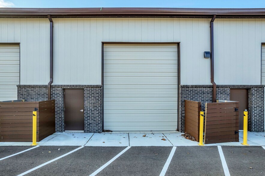 More Photos Of 1925 Business Campus Dr, Murfreesboro Service For Lease