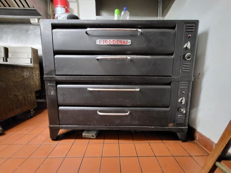 More Photos Of 5599 Hall Rd, Galloway Restaurant For Sale