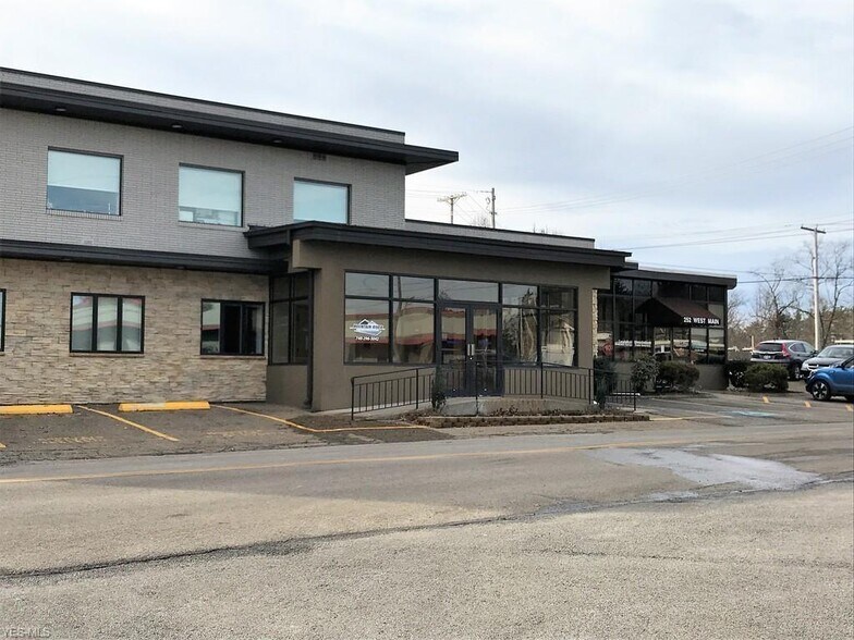 Primary Photo Of 252 W Main St, Saint Clairsville Medical For Lease