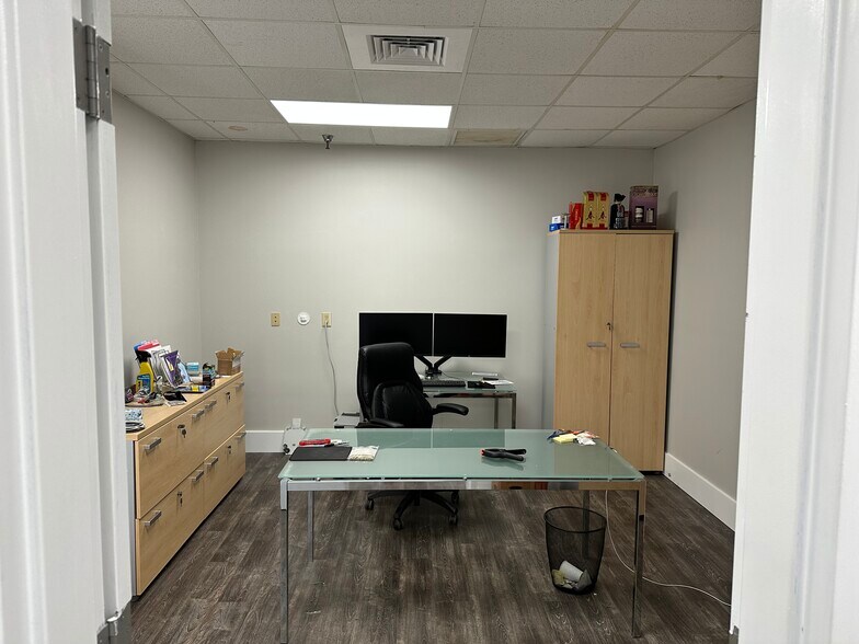 More Photos Of 128 Commercial Dr, Mooresville Warehouse For Lease