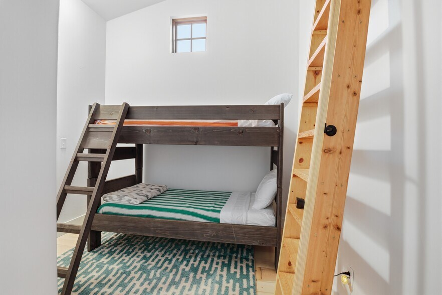 More Photos Of 1636 Lakemoor Dr, Florissant Specialty For Sale