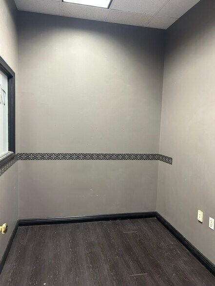 More Photos Of 10158 Niagara Falls Blvd, Niagara Falls Storefront Retail Office For Lease