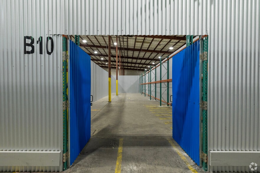 More Photos Of 5806 N 53rd St, Tampa Distribution For Lease