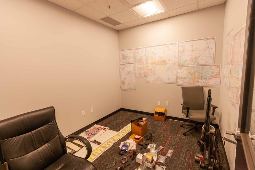 More Photos Of 7292 Greenridge Rd, Windsor Warehouse For Lease