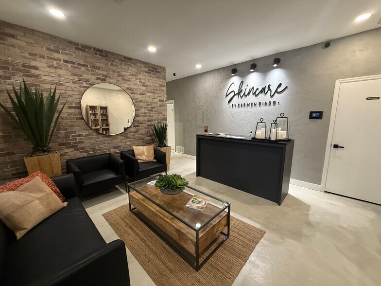 More Photos Of 7029 S Tamiami Trl, Sarasota Office For Lease