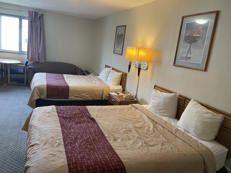 More Photos Of 721 State Route 54 E, Clinton Hotel For Sale