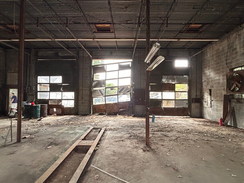 More Photos Of 675 Powder Springs St, Marietta Specialty For Sale