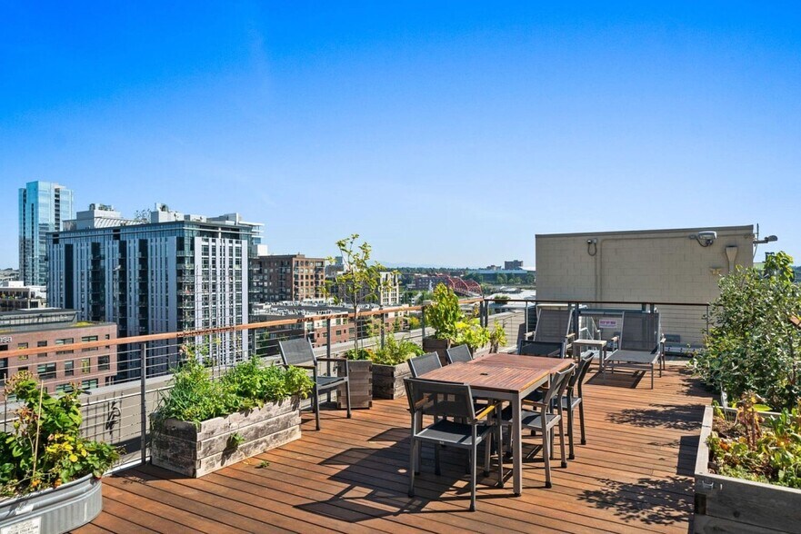 More Photos Of 1314 NW Irving St, Portland Office For Sale