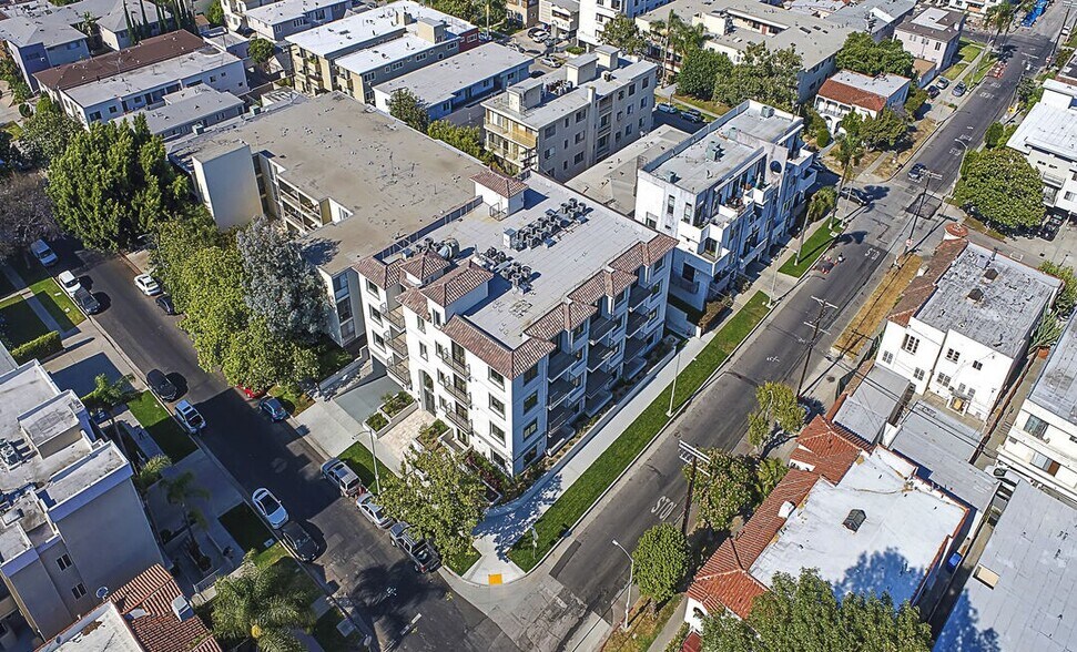 More Photos Of 1070 S Bedford St, Los Angeles Multifamily For Sale